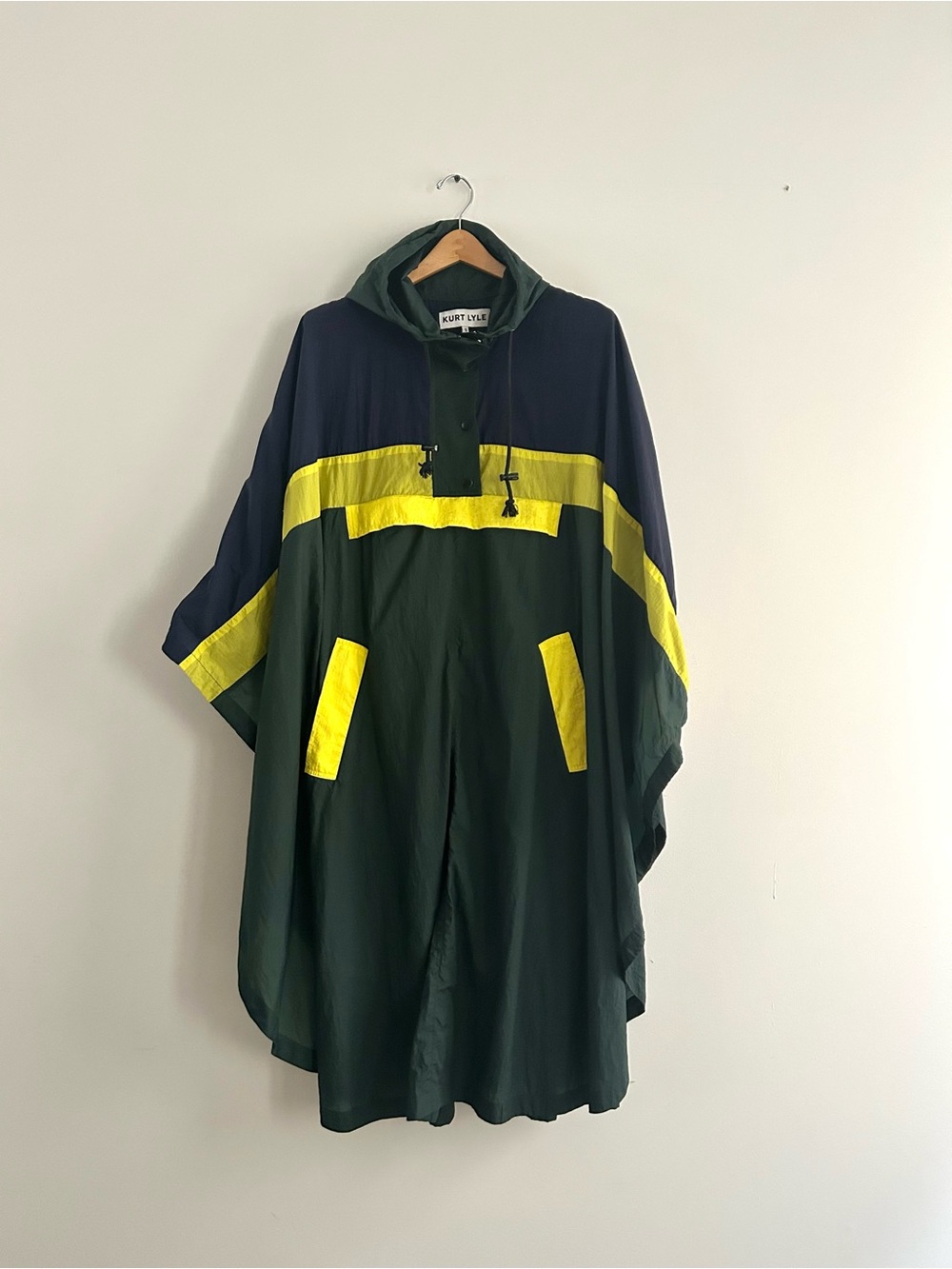 NWOT KURT LYLE "Kola" color block poncho SMALL